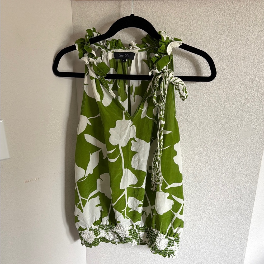 Karen Kane Green & White Floral Sleeveless Top